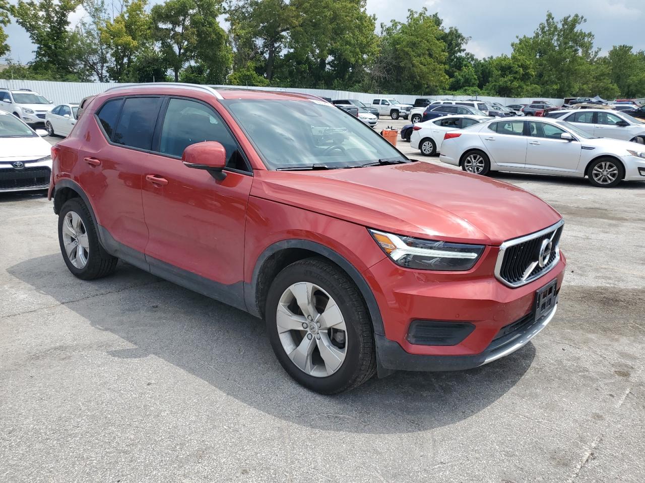 VOLVO XC40 T5 MOMENTUM