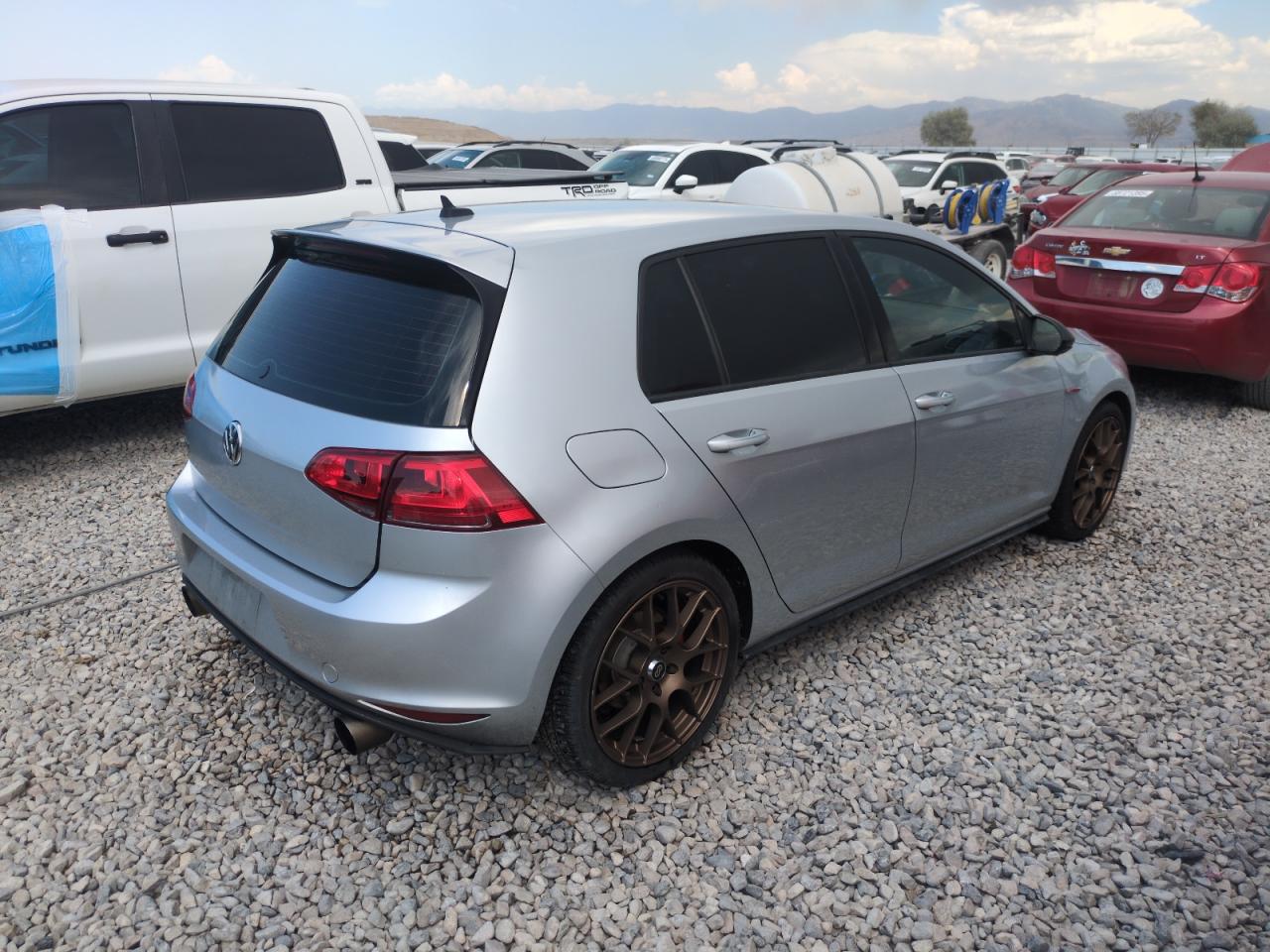 VOLKSWAGEN GOLF GTI S