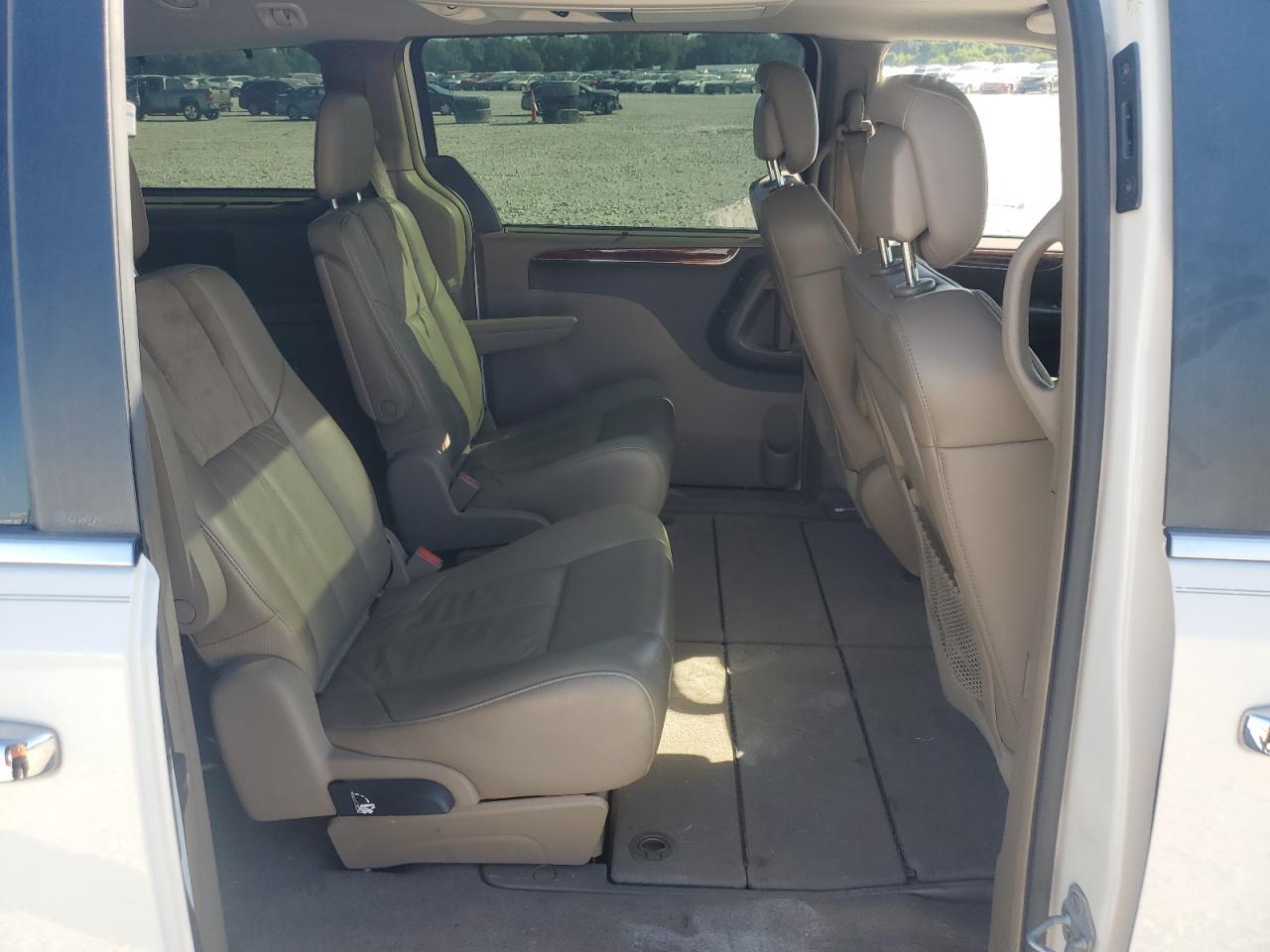 CHRYSLER TOWN & COUNTRY LIMITED