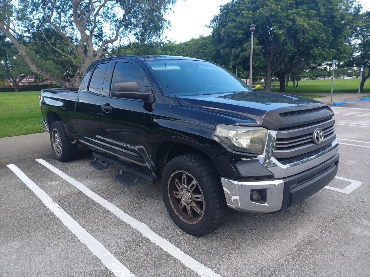 TOYOTA TUNDRA DOUBLE CAB SR