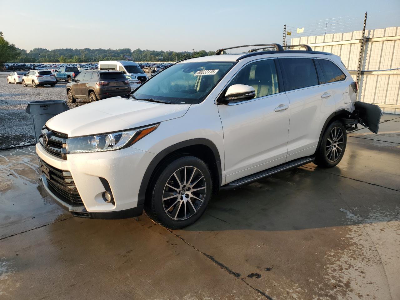 TOYOTA HIGHLANDER SE