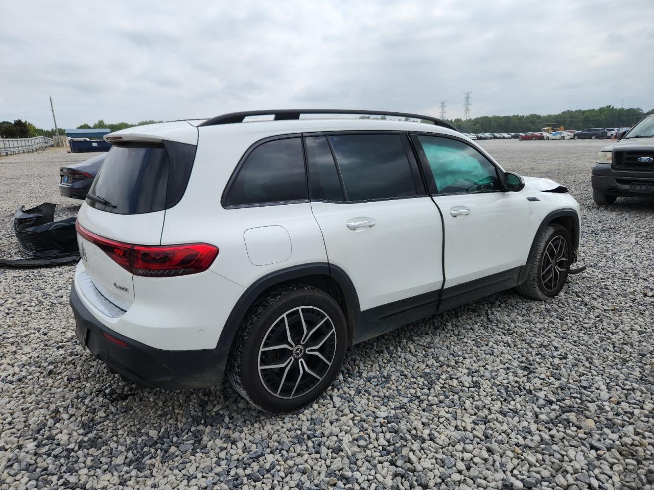 MERCEDES-BENZ EQB 300 4MATIC