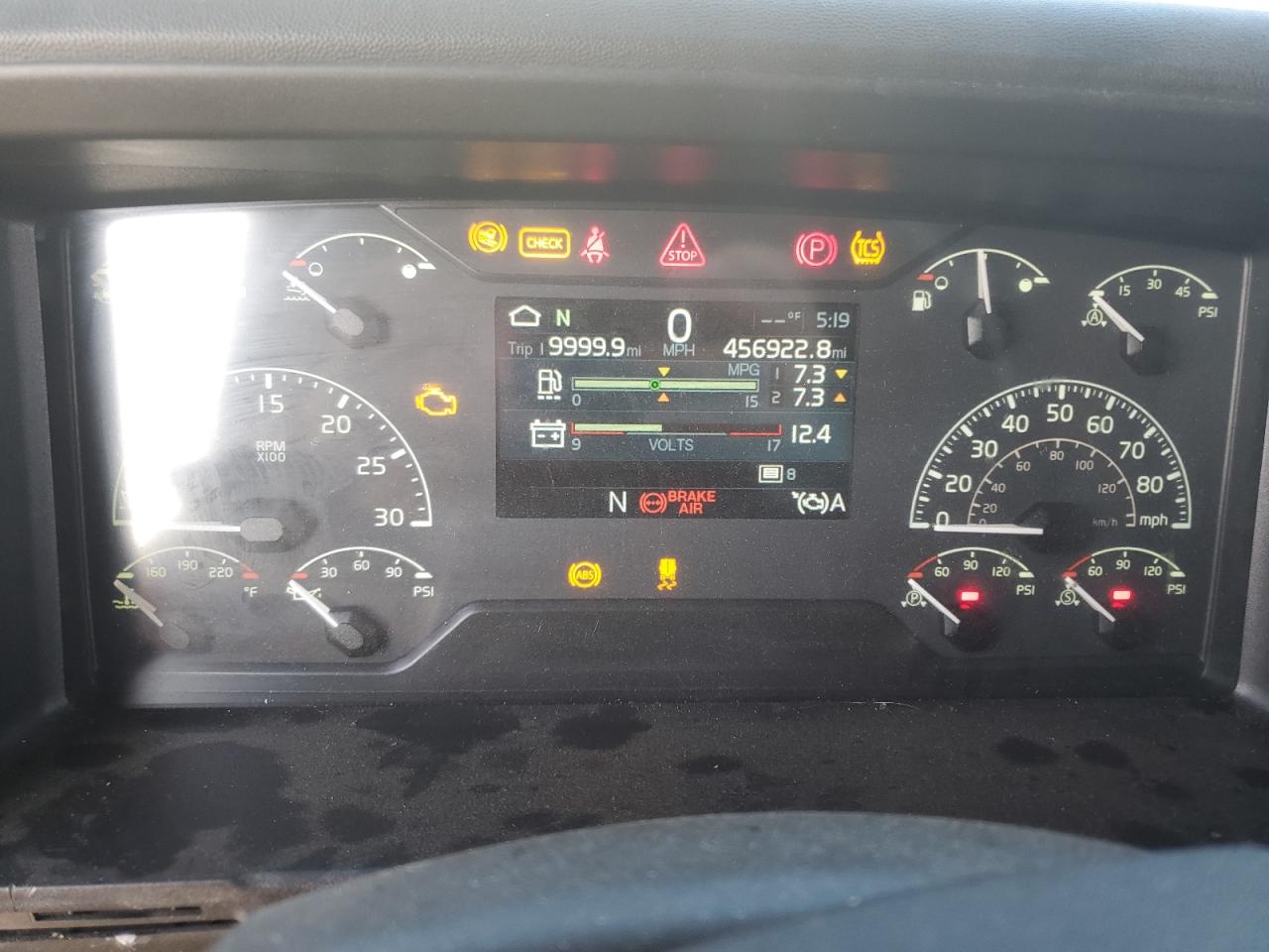 Lot #3254682177 2023 VOLVO VNL