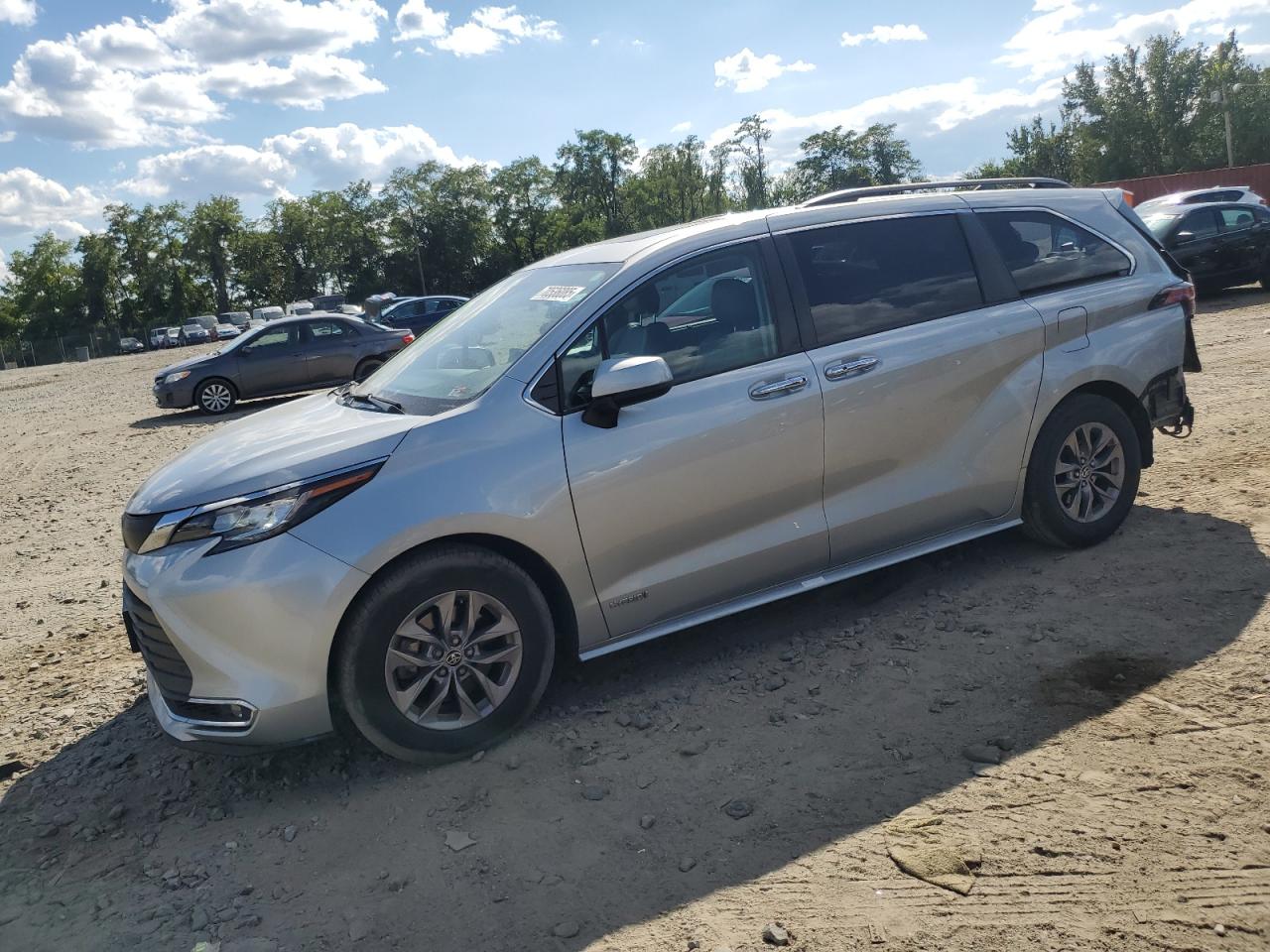 TOYOTA SIENNA XLE