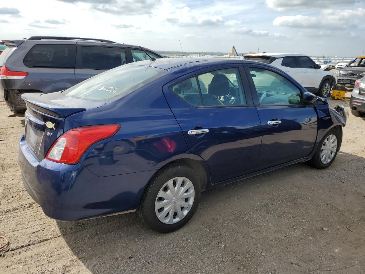 NISSAN VERSA S
