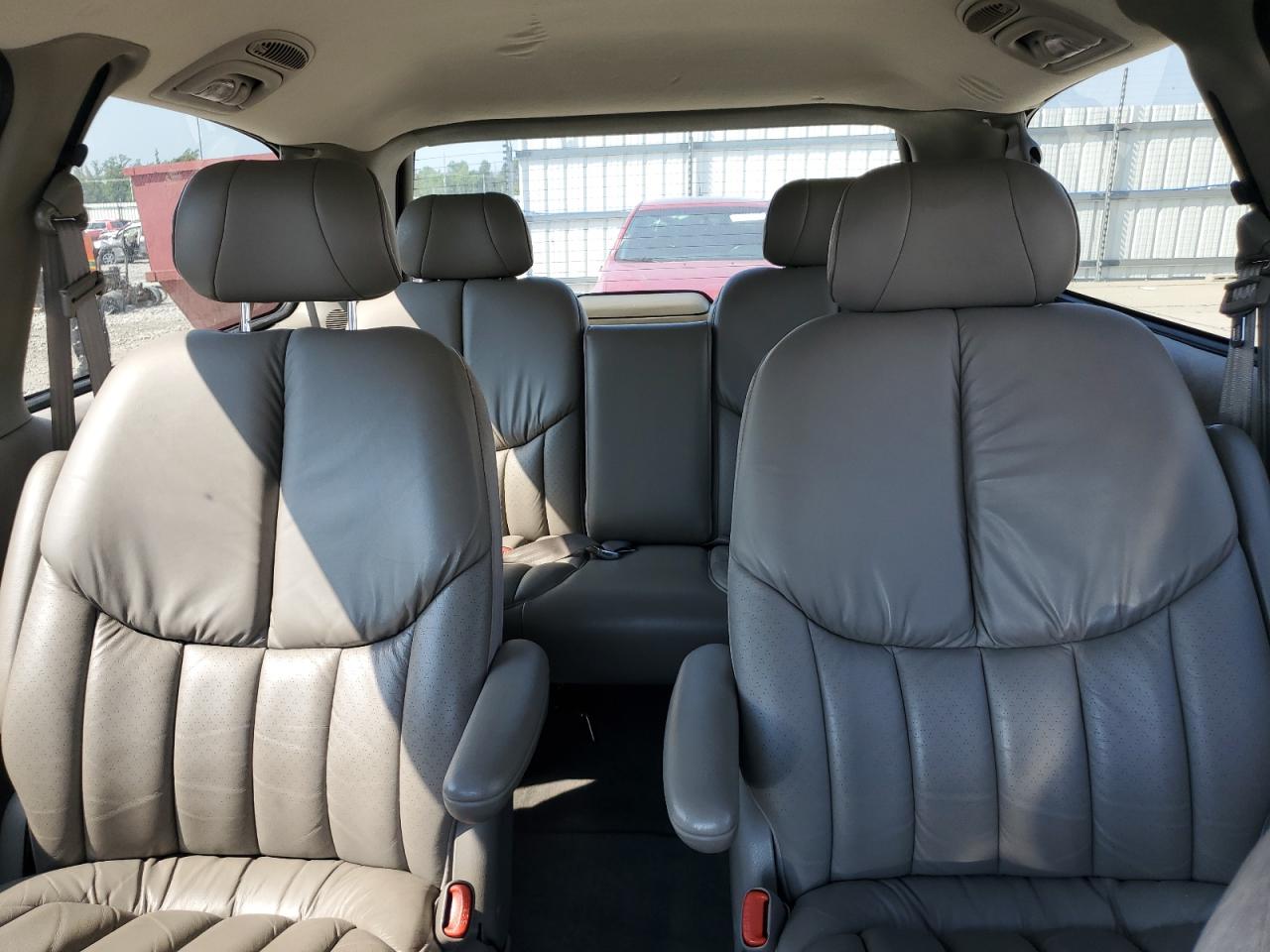 Lot #3282603864 2000 CHRYSLER TOWN & COU