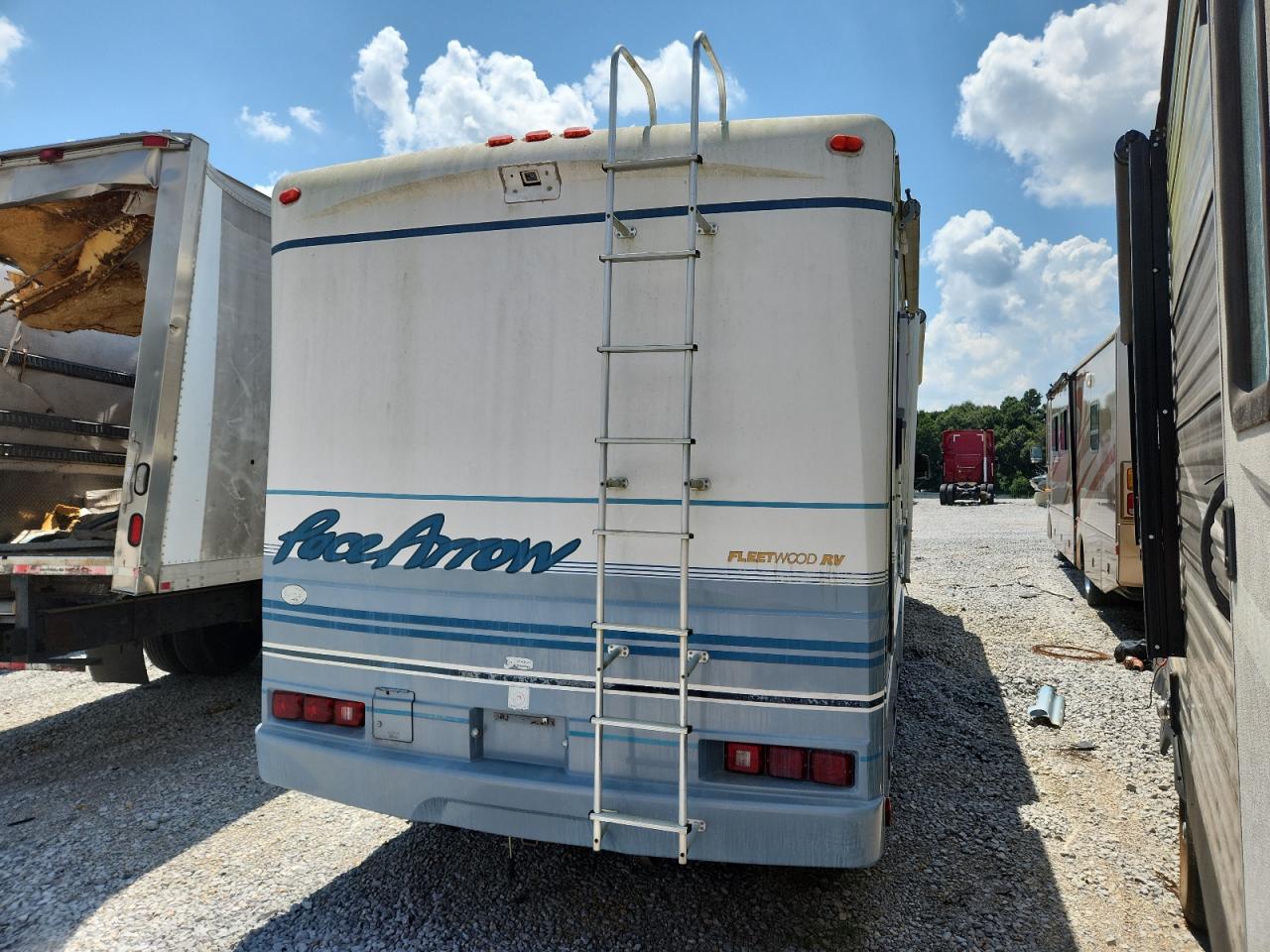 Lot #3210801959 1999 FORD F550 SUPER