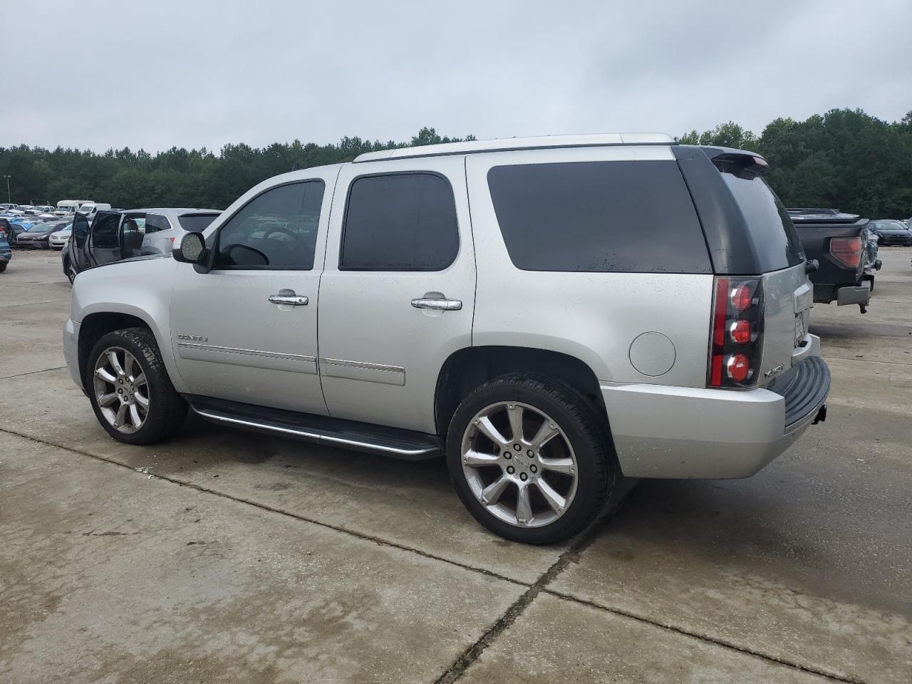 GMC YUKON DENALI