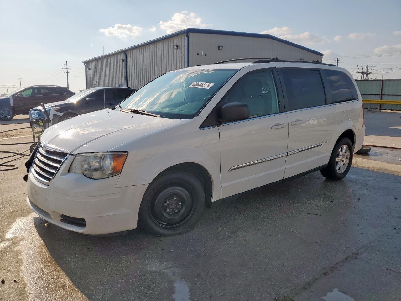 CHRYSLER TOWN & COUNTRY LX