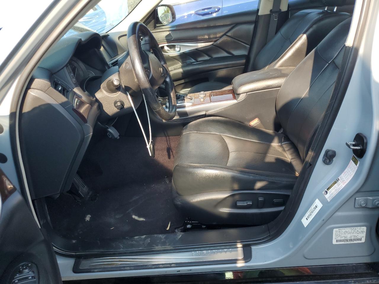 INFINITI Q70 3.7 LUXE