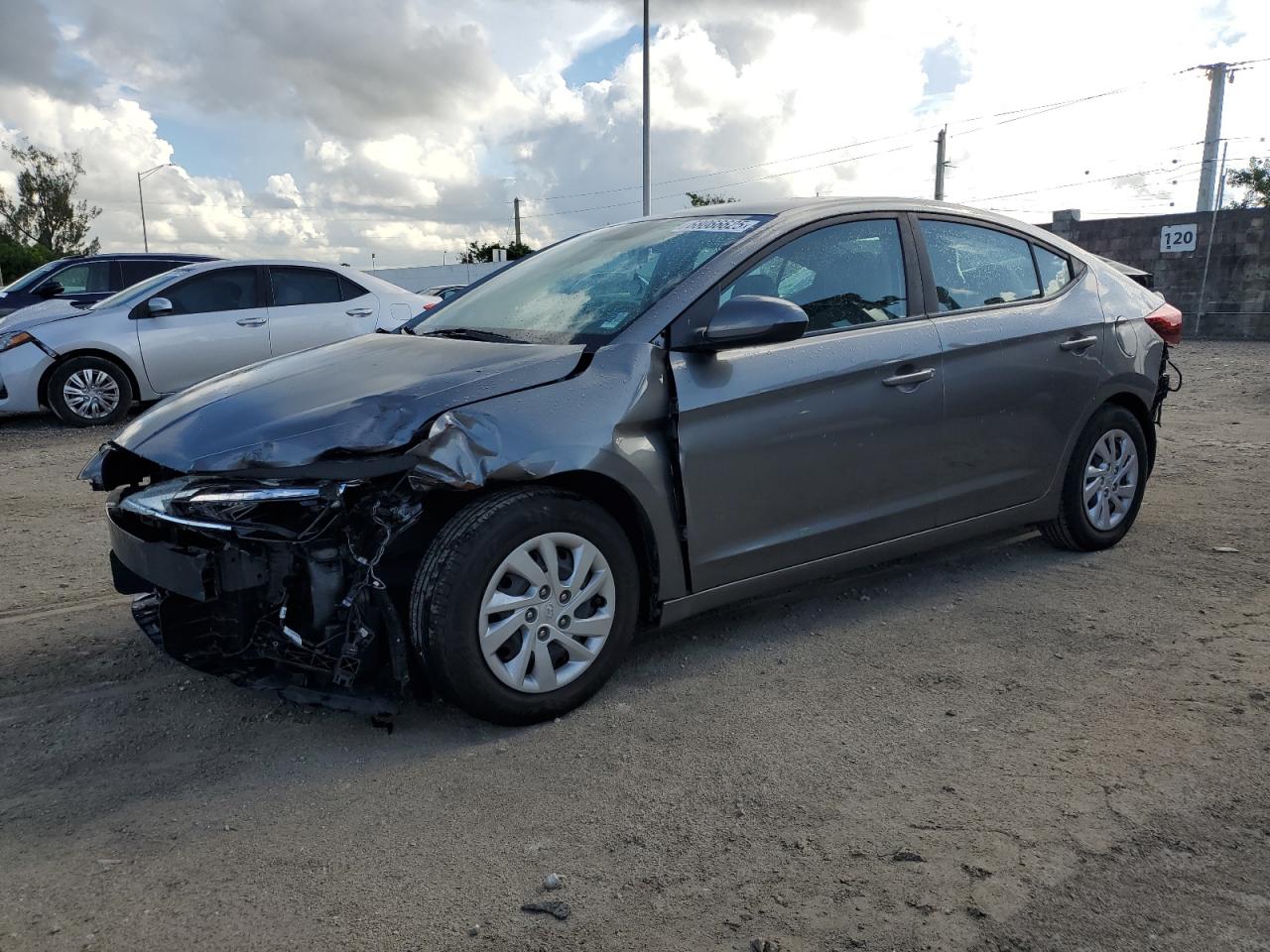 HYUNDAI ELANTRA SE