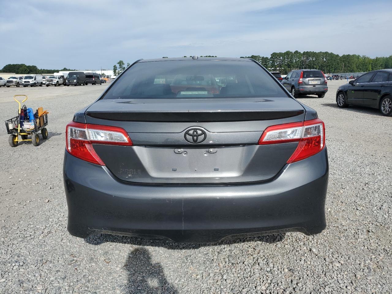TOYOTA CAMRY BASE