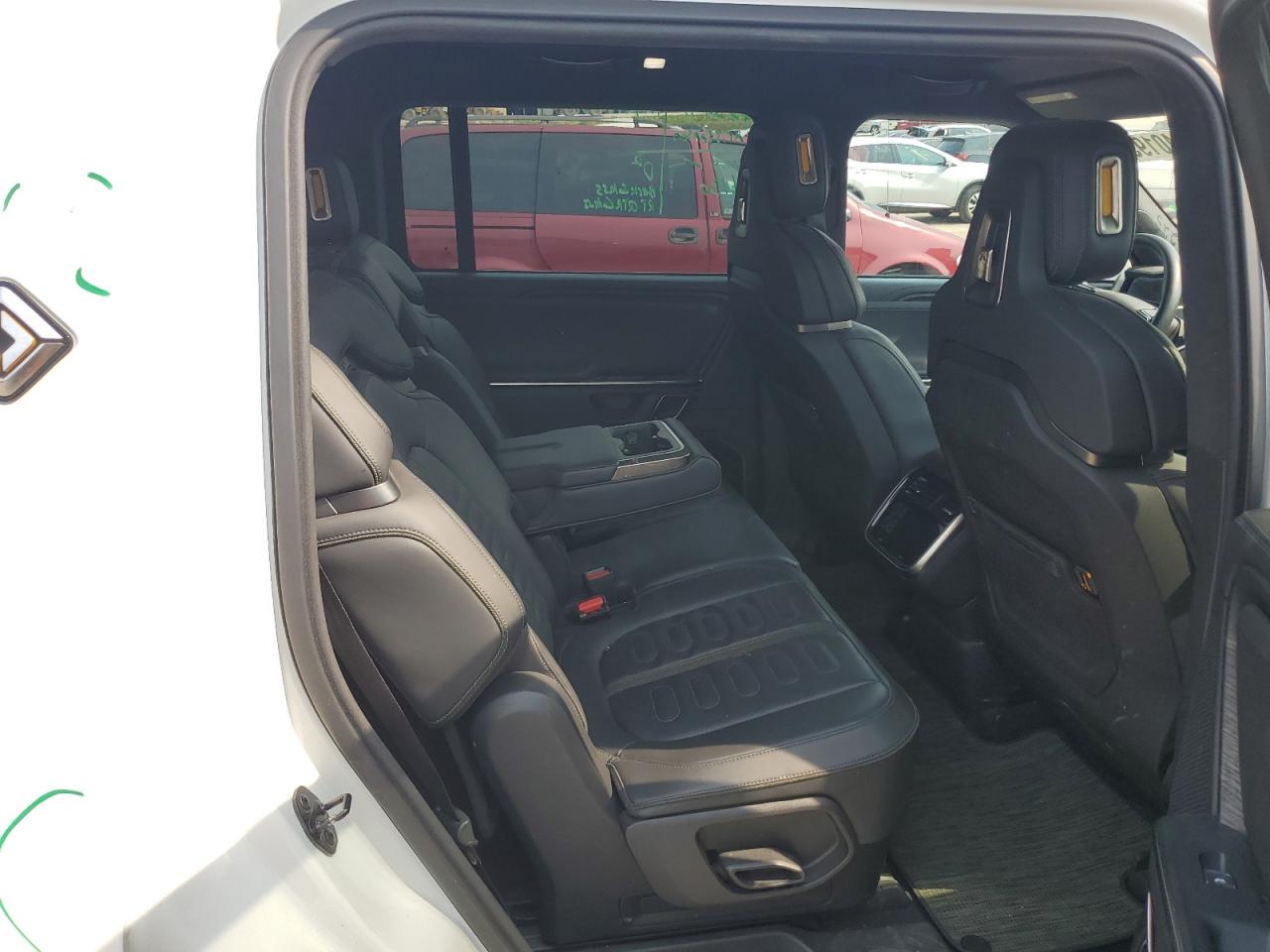 RIVIAN R1S ADVENTURE