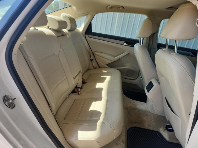 2015 VOLKSWAGEN PASSAT SE - 1VWBV7A32FC108801