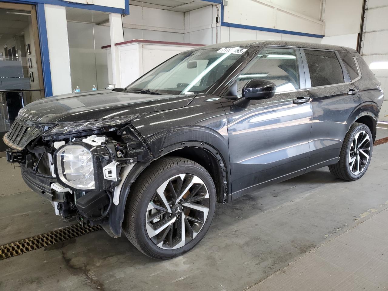 MITSUBISHI OUTLANDER SE