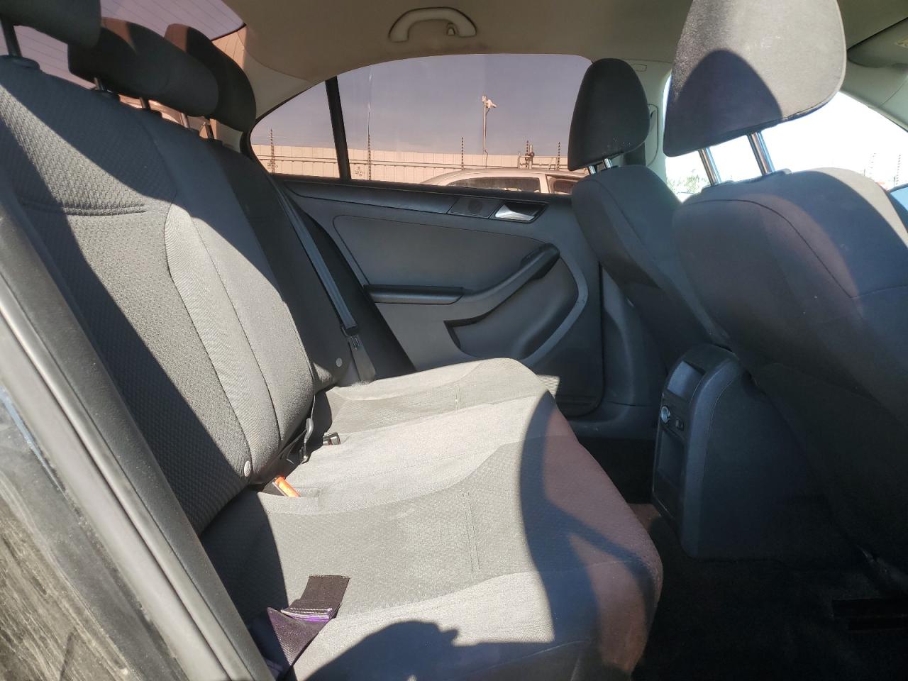 VOLKSWAGEN JETTA BASE