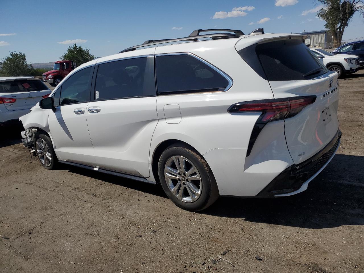 TOYOTA SIENNA XSE