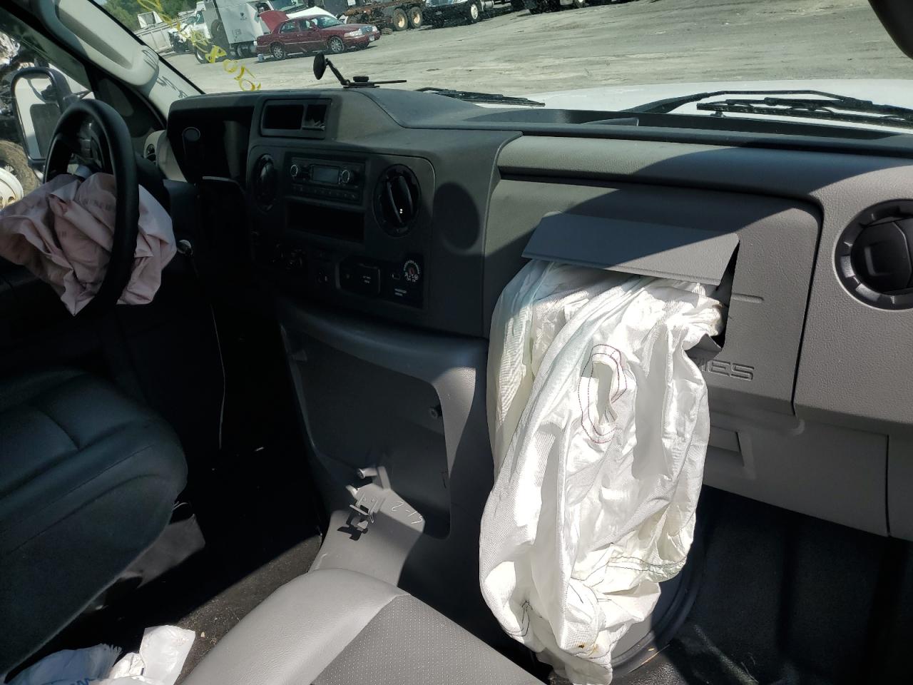 FORD ECONOLINE E450 SUPER DUTY CUTAWAY VAN