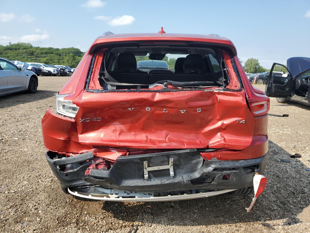 VOLVO XC40 T4 MOMENTUM