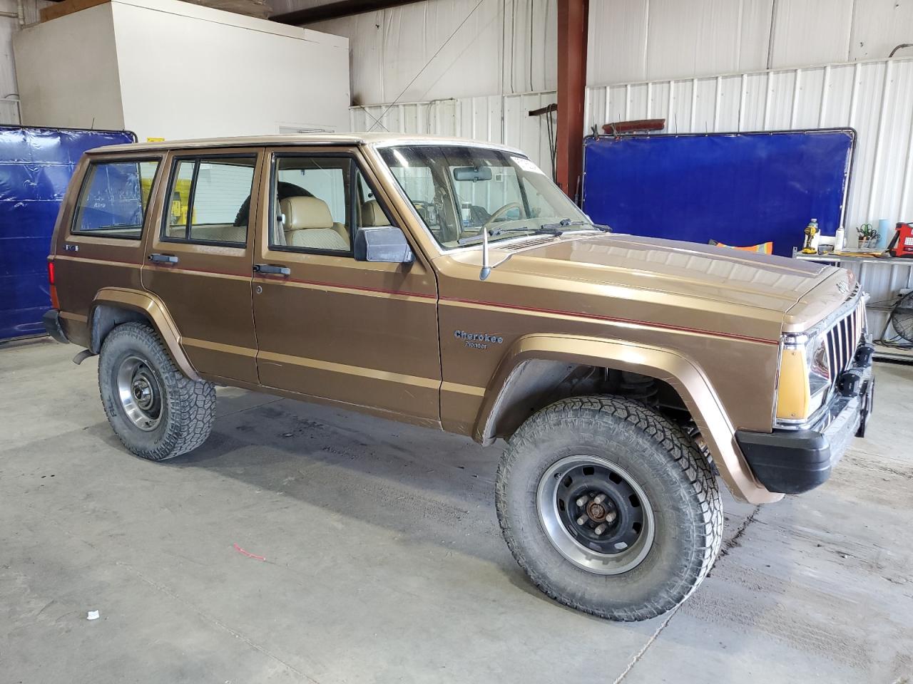 Lot #3216100084 1988 JEEP CHEROKEE P