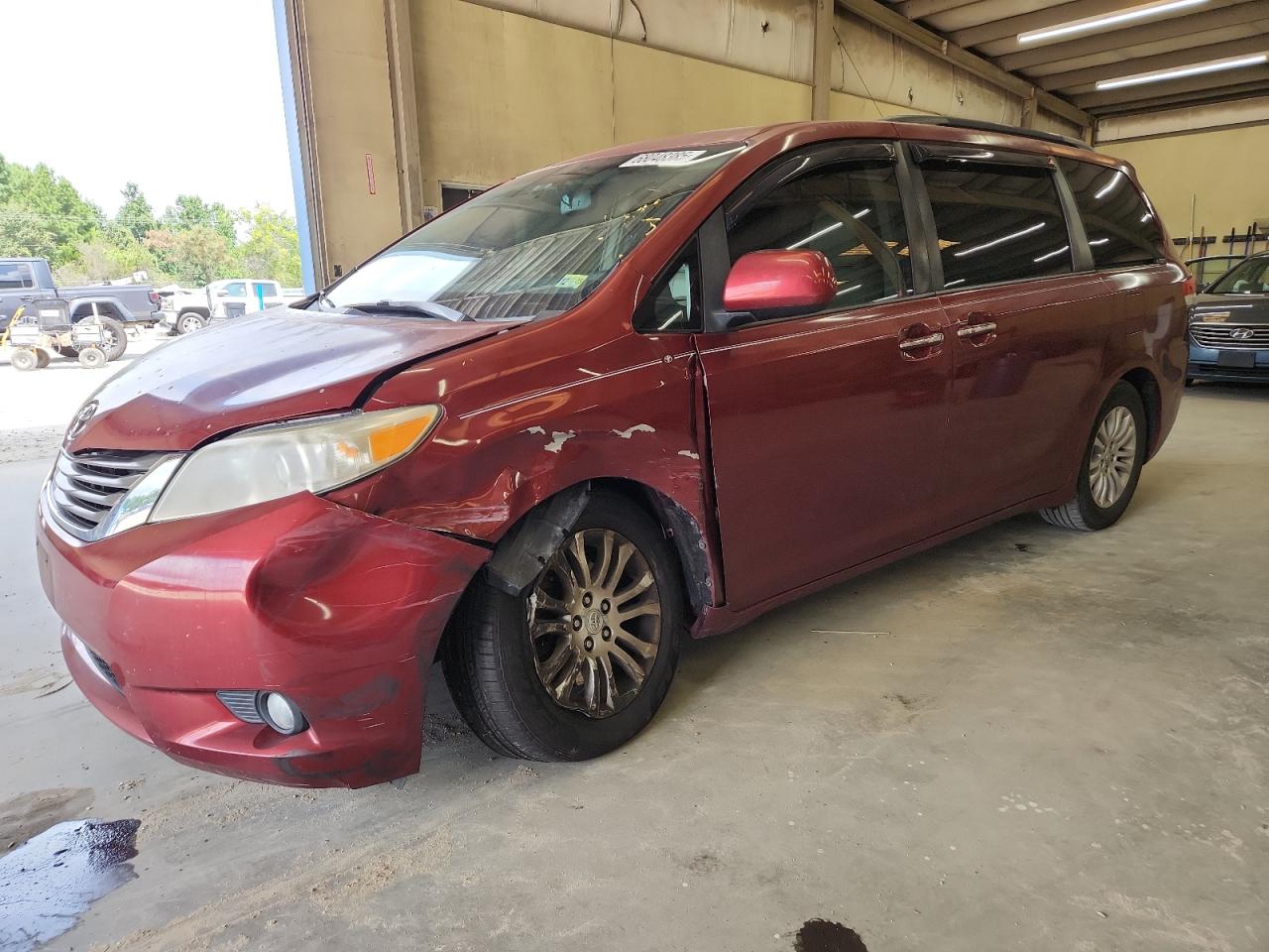 TOYOTA SIENNA XLE
