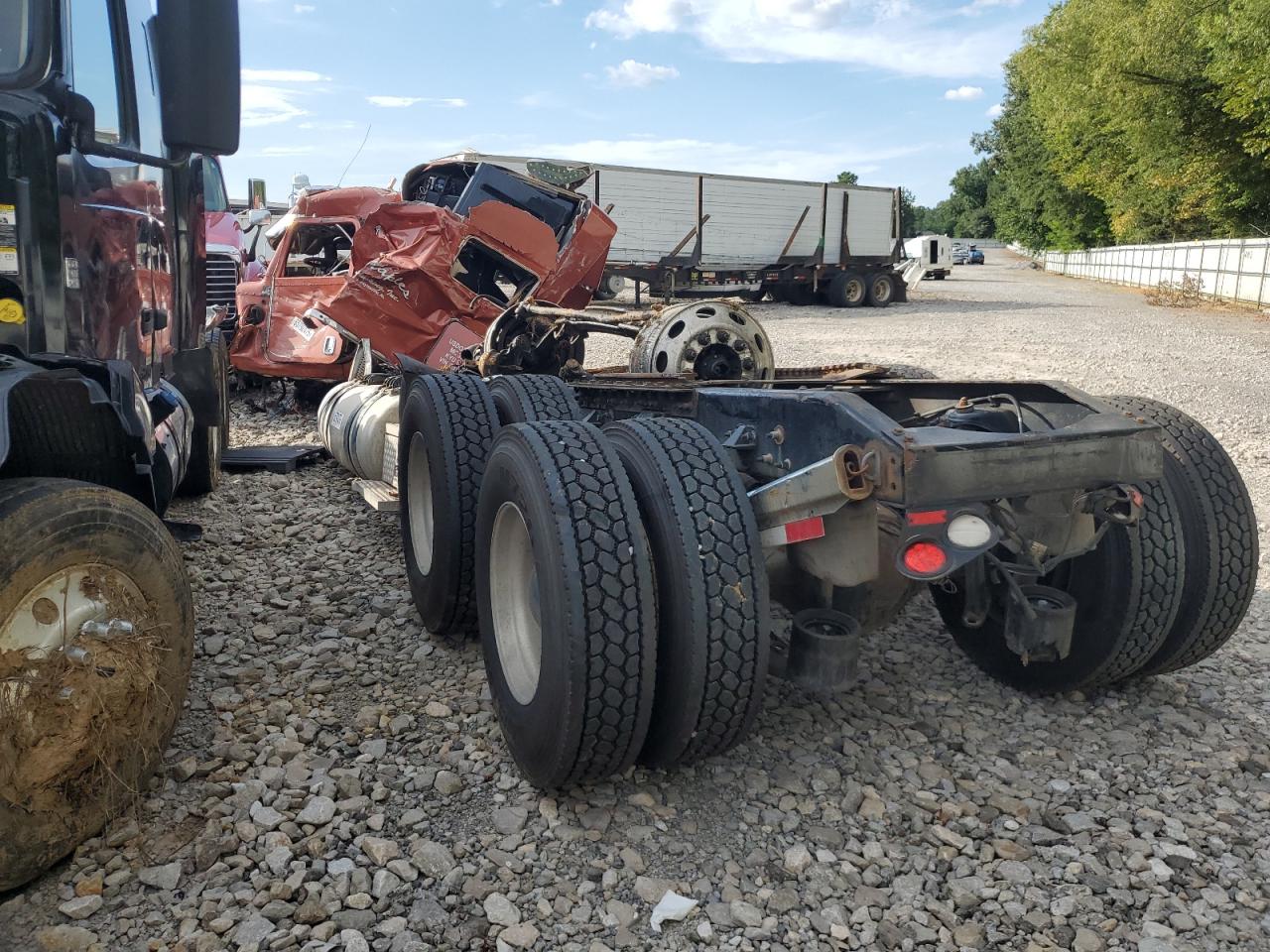 Lot #3315897127 2015 PETERBILT 389