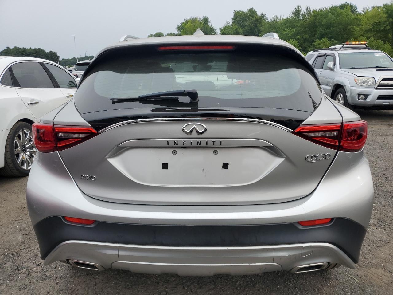INFINITI QX30 BASE