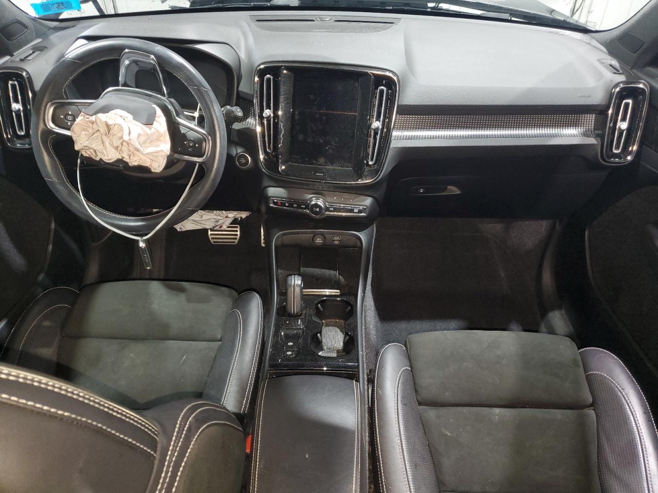 VOLVO XC40 T5 R-DESIGN