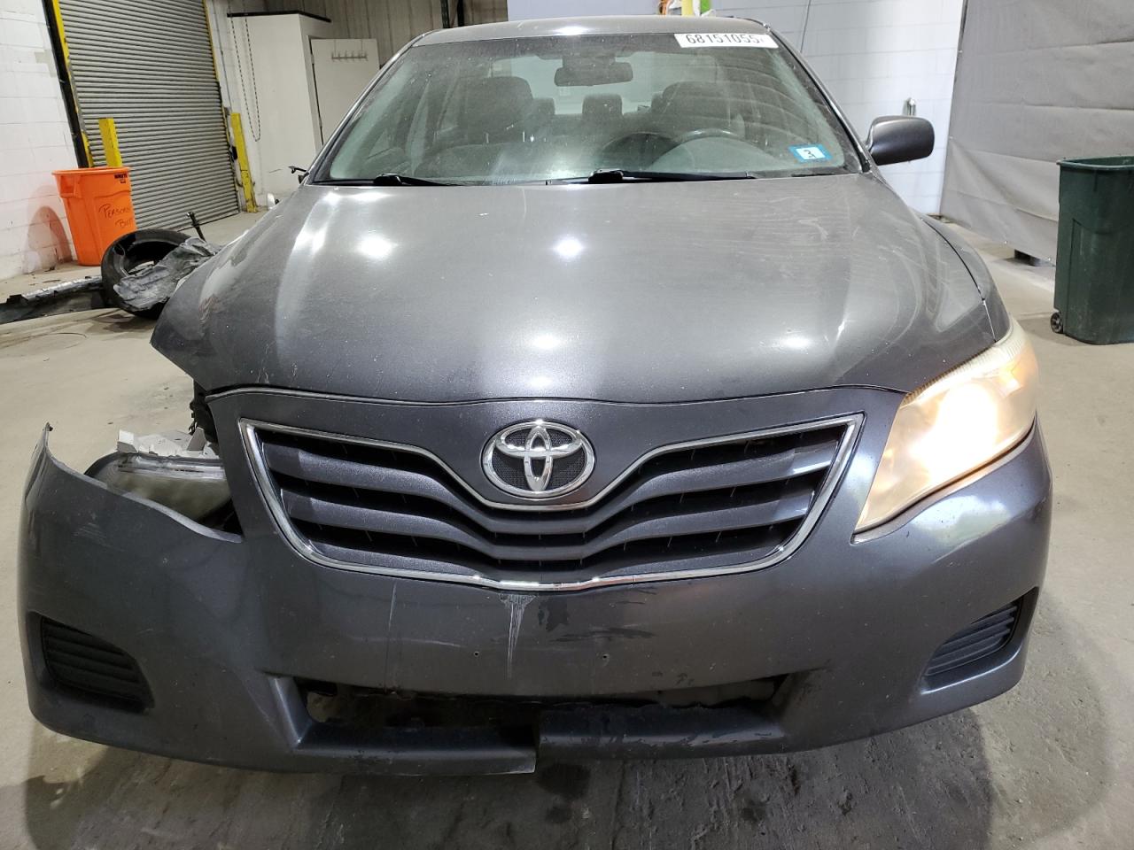 TOYOTA CAMRY BASE