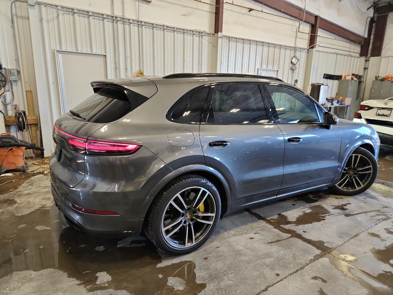 PORSCHE CAYENNE TURBO