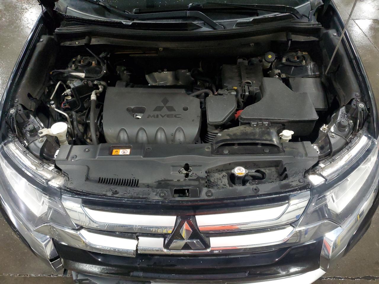 MITSUBISHI OUTLANDER SE