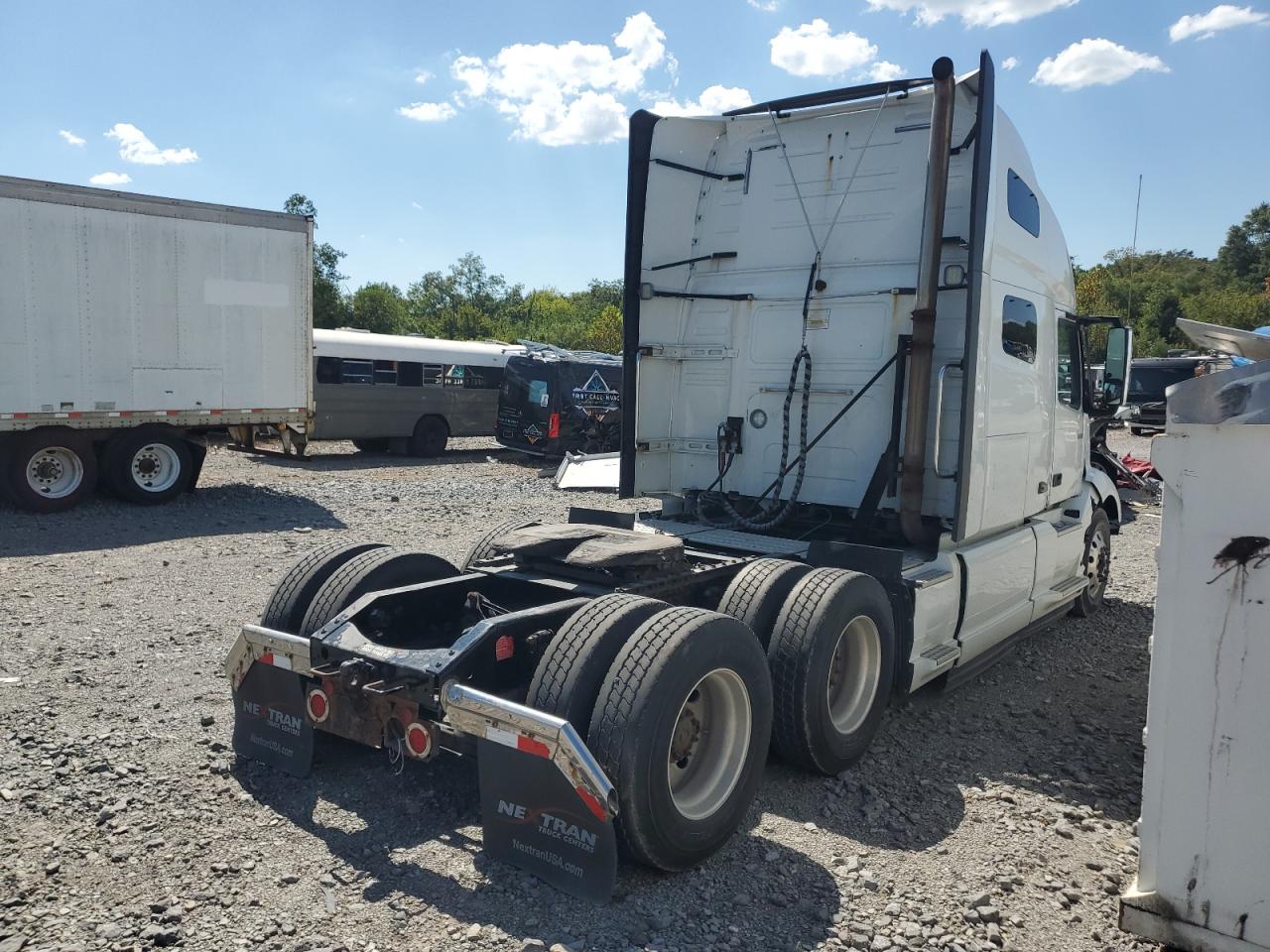 Lot #3277049180 2019 VOLVO VN