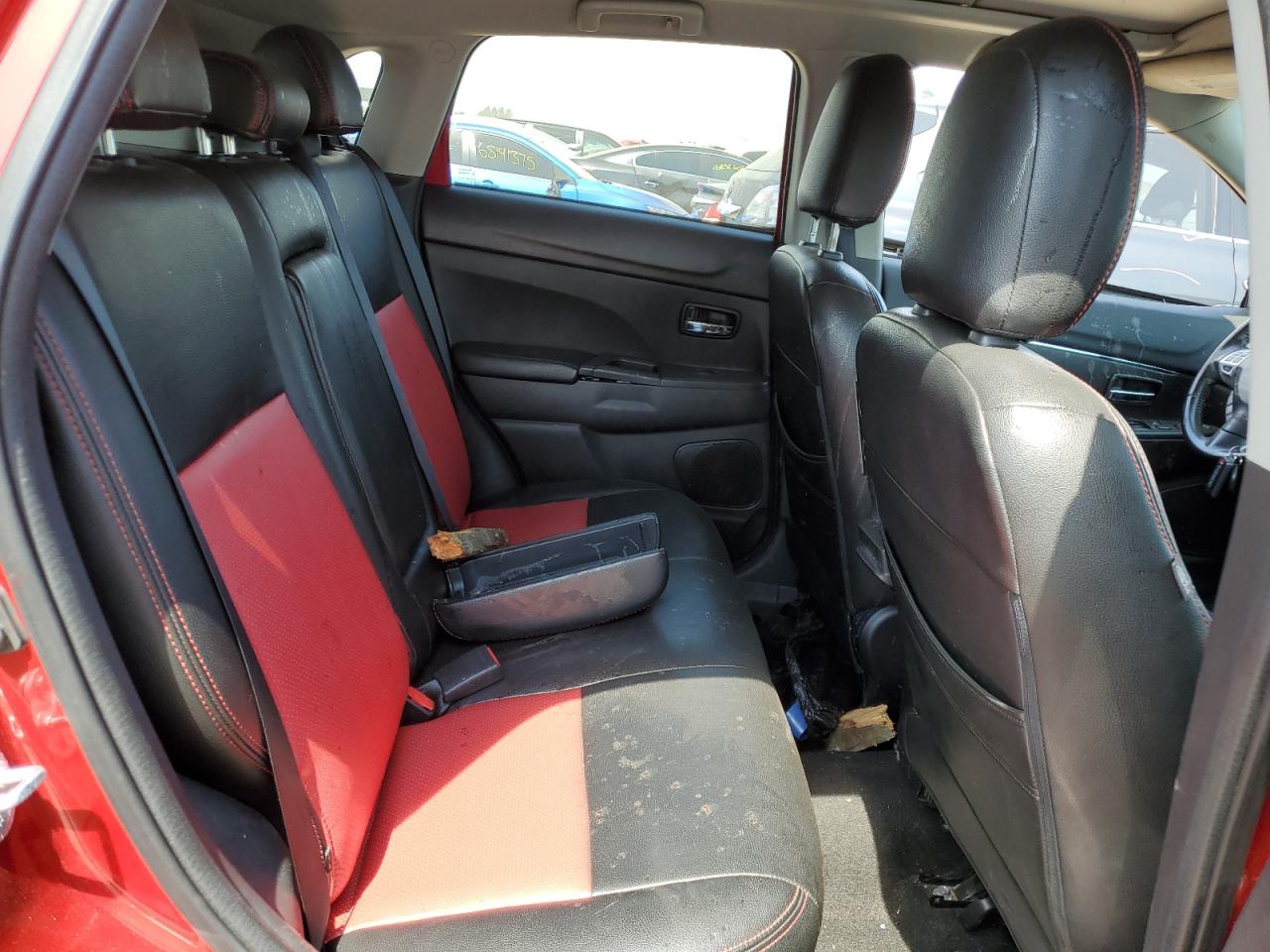 MITSUBISHI OUTLANDER SE