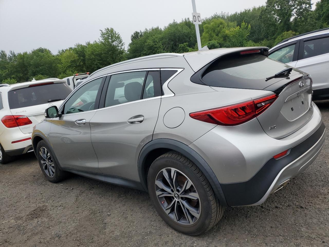 INFINITI QX30 BASE