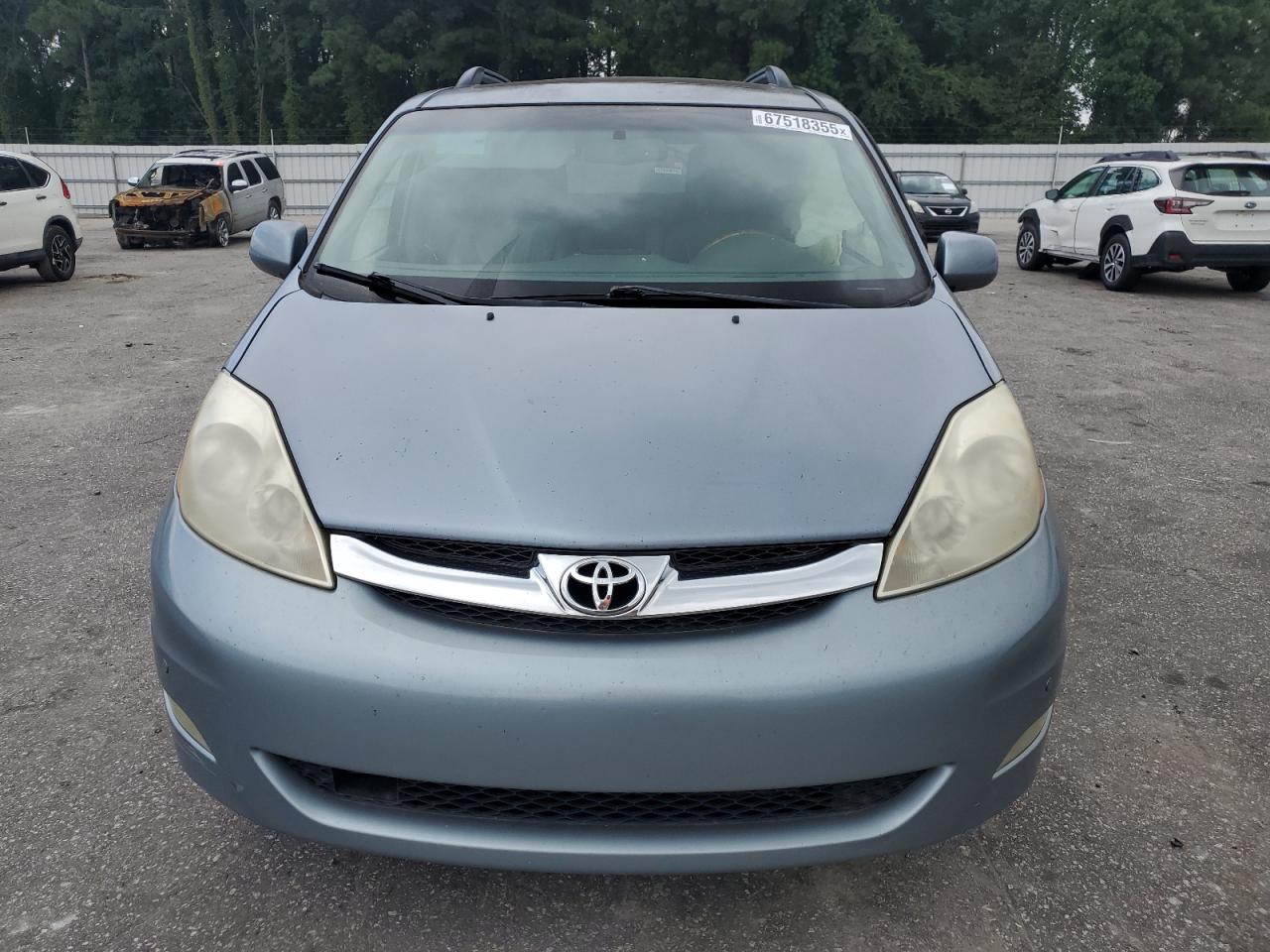 TOYOTA SIENNA XLE