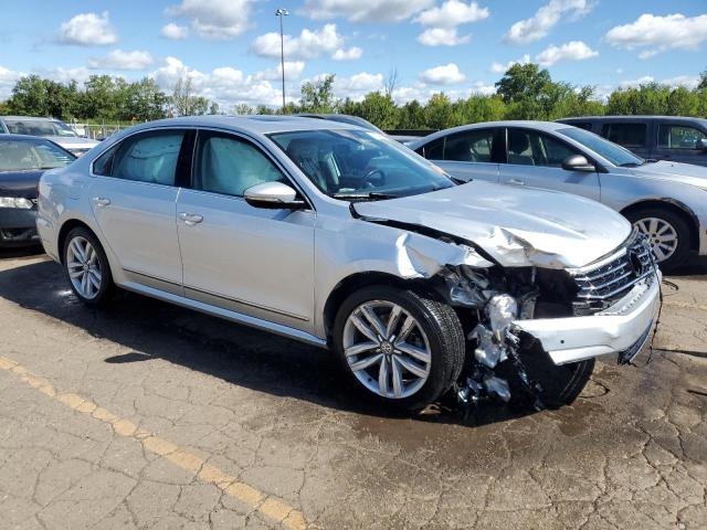 2017 VOLKSWAGEN PASSAT SEL 1VWCT7A32HC041050