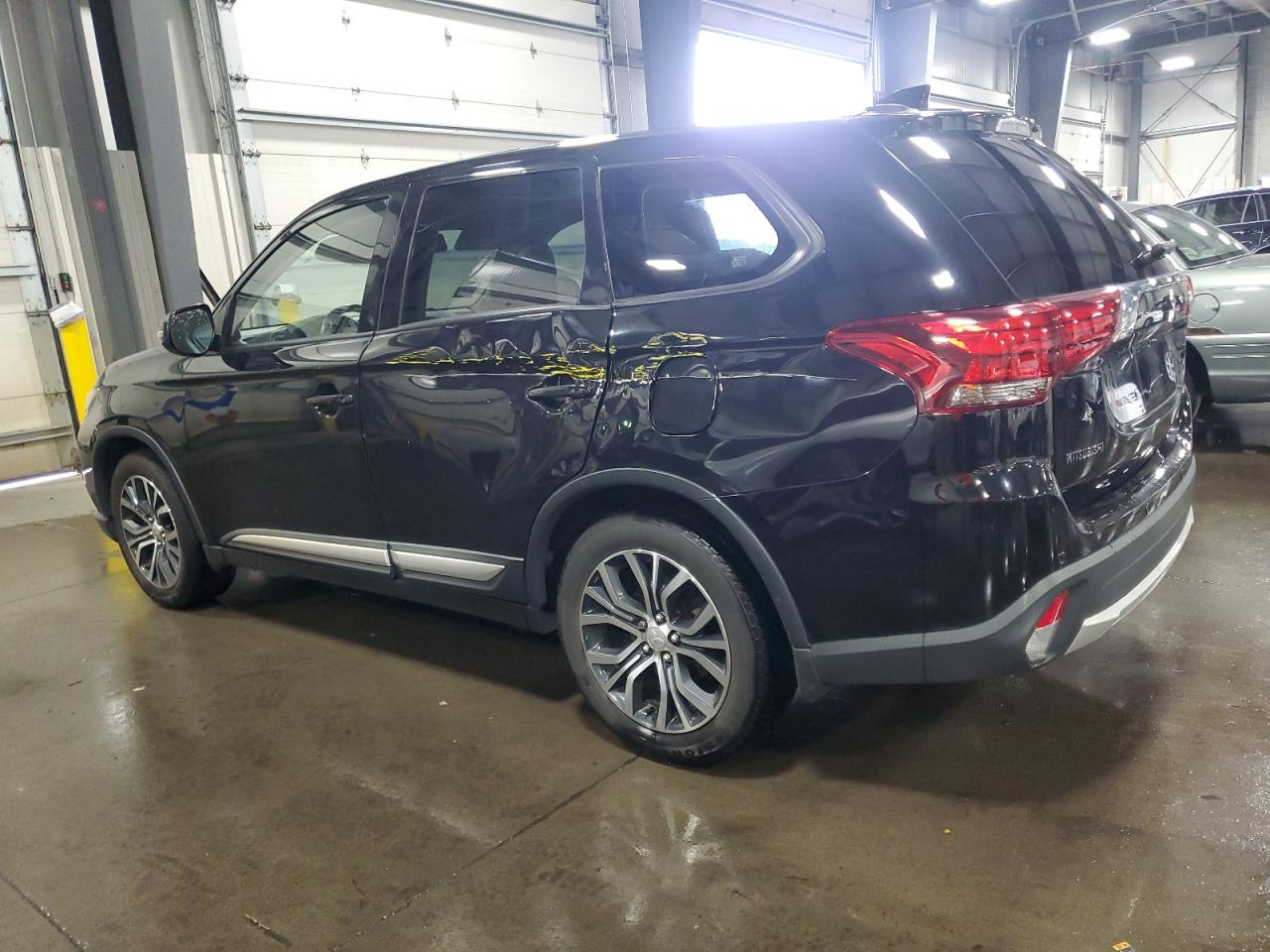 MITSUBISHI OUTLANDER SE