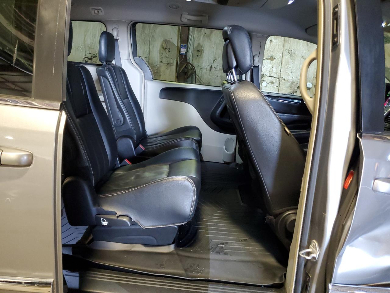 CHRYSLER TOWN & COUNTRY TOURING