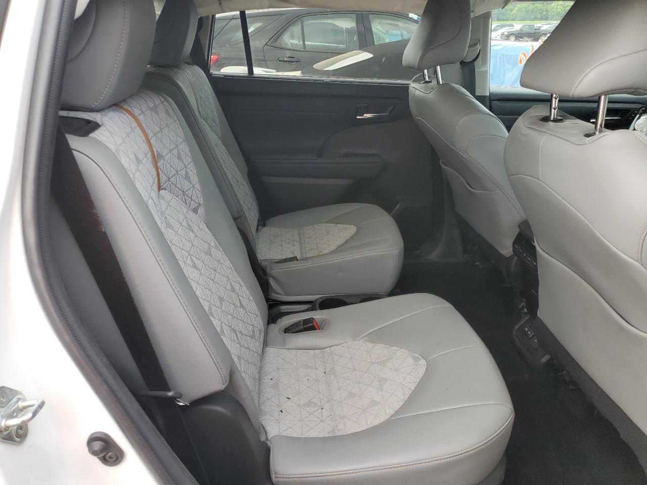 TOYOTA HIGHLANDER HYBRID XLE