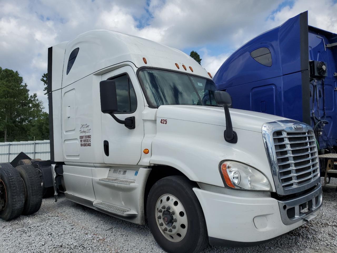 Lot #3284006796 2019 FREIGHTLINER CASCADIA 1