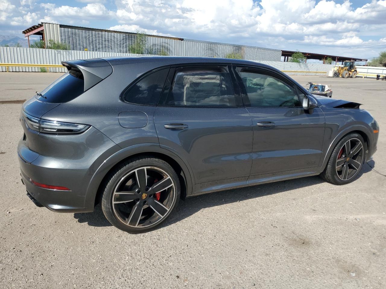 PORSCHE CAYENNE GTS