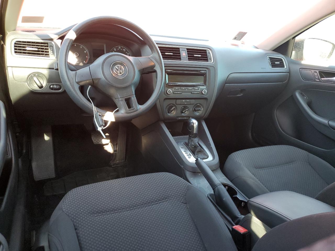 VOLKSWAGEN JETTA BASE