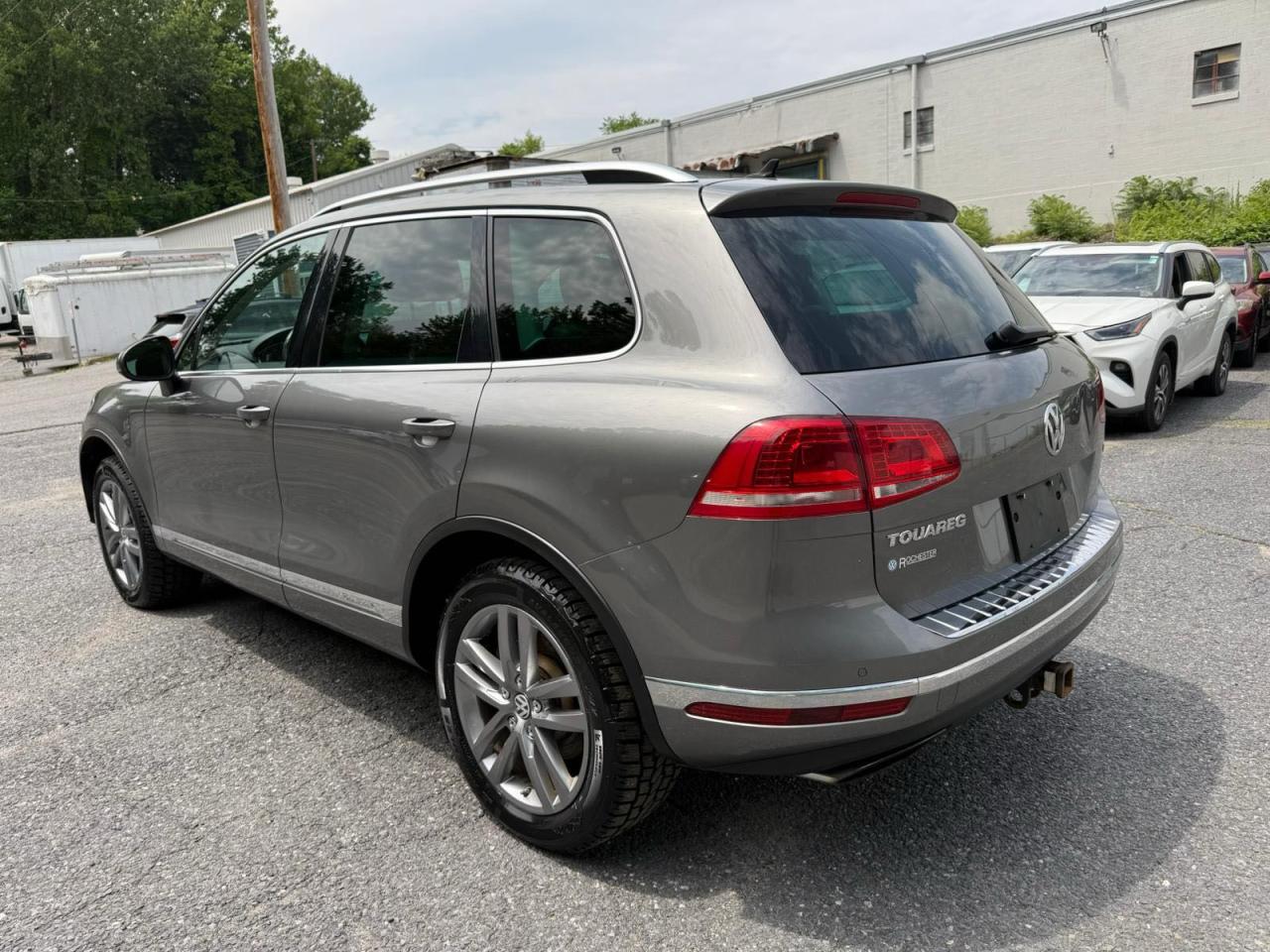 VOLKSWAGEN TOUAREG SPORT