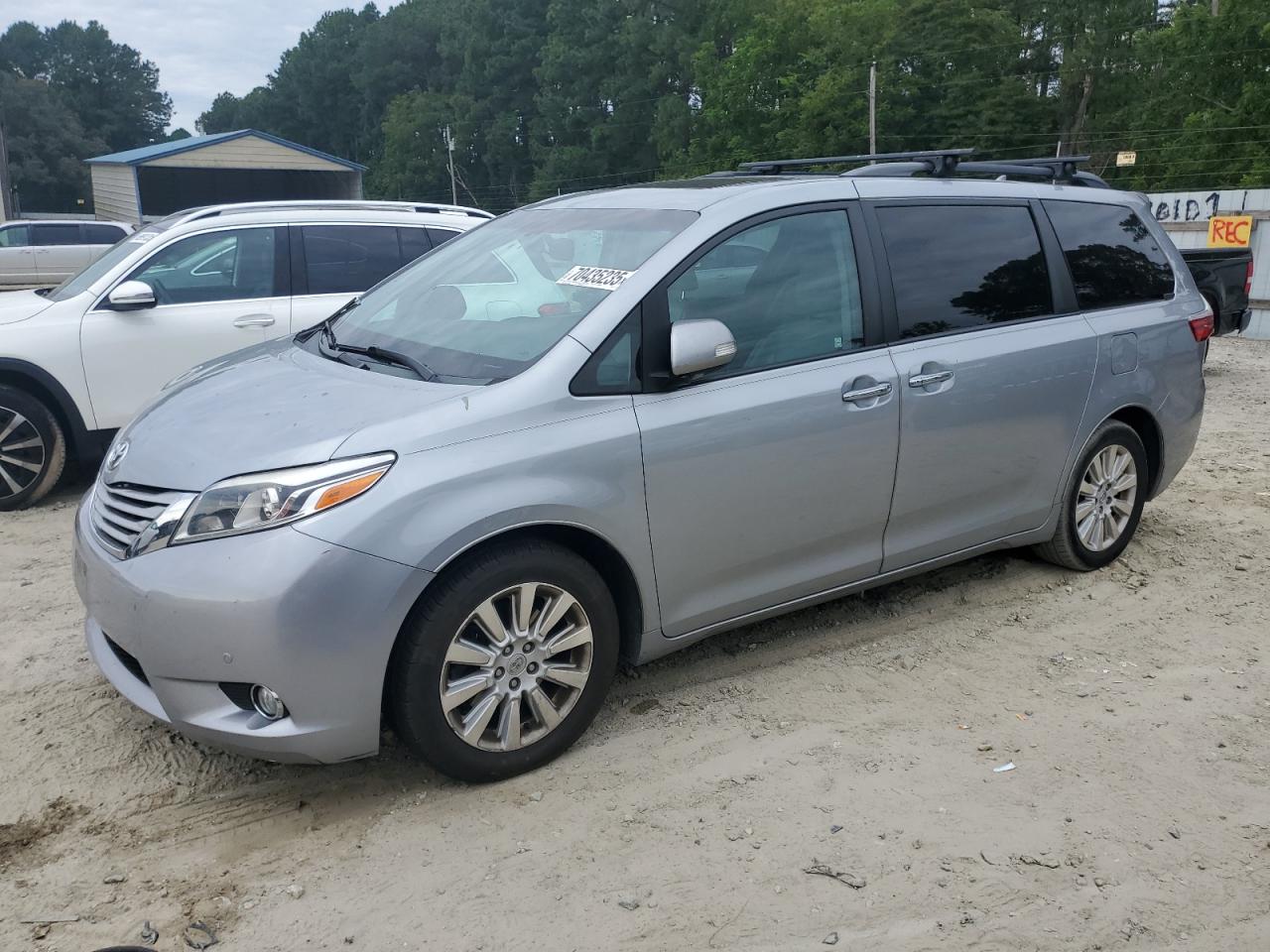 TOYOTA SIENNA XLE
