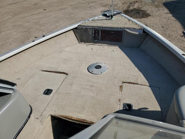 2005 TRACKER BOAT #3304938540