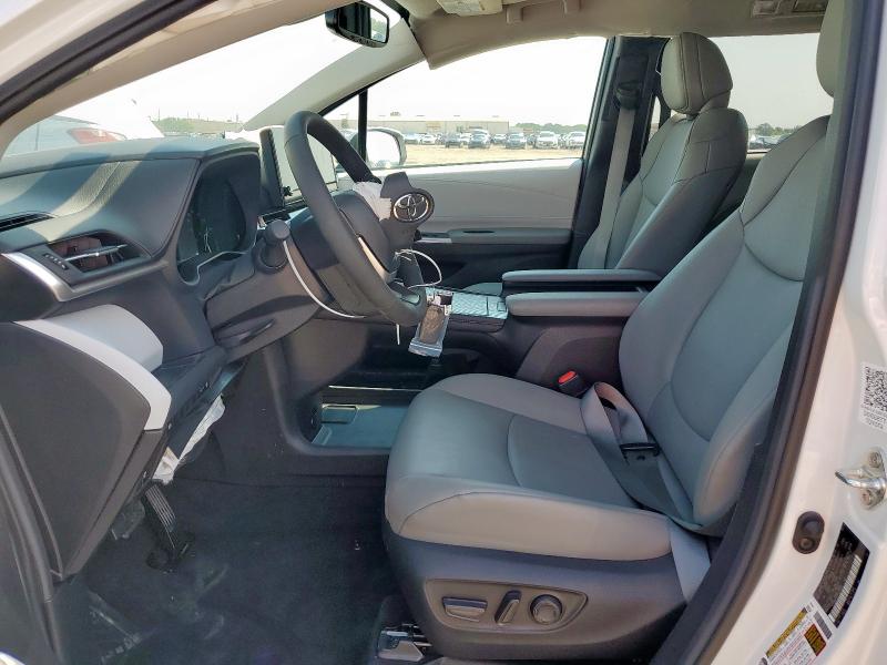 2025 TOYOTA SIENNA XLE 5TDYRKEC6SS267909