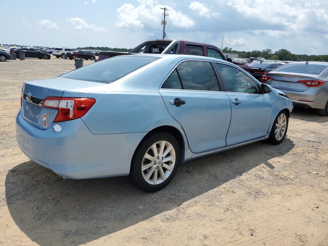 TOYOTA CAMRY BASE