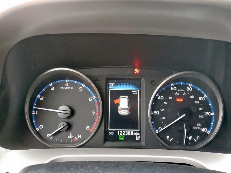 2018 TOYOTA RAV4 LE JTMZFREV3JJ177961