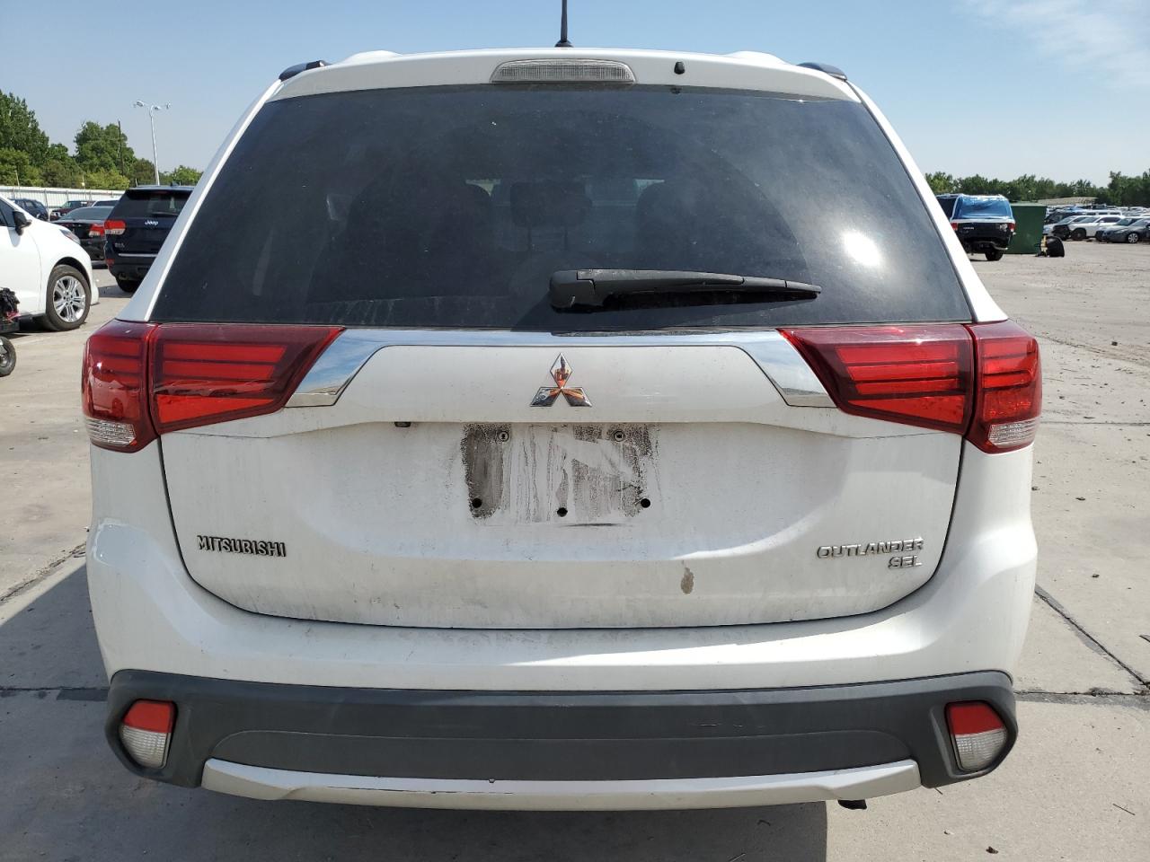 MITSUBISHI OUTLANDER SE