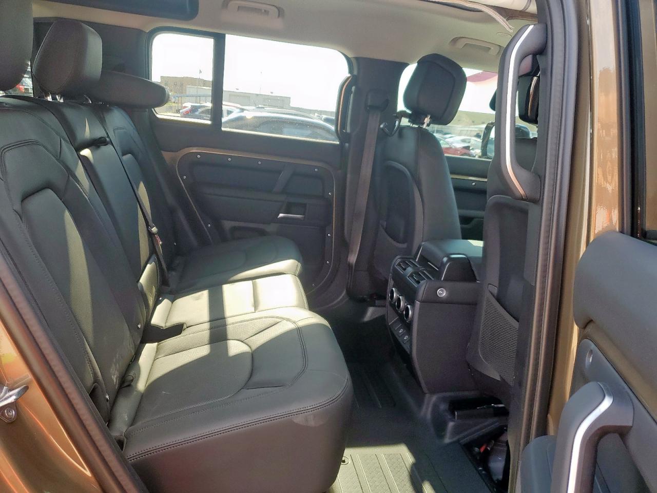 LAND ROVER DEFENDER 110 X-DYNAMIC SE